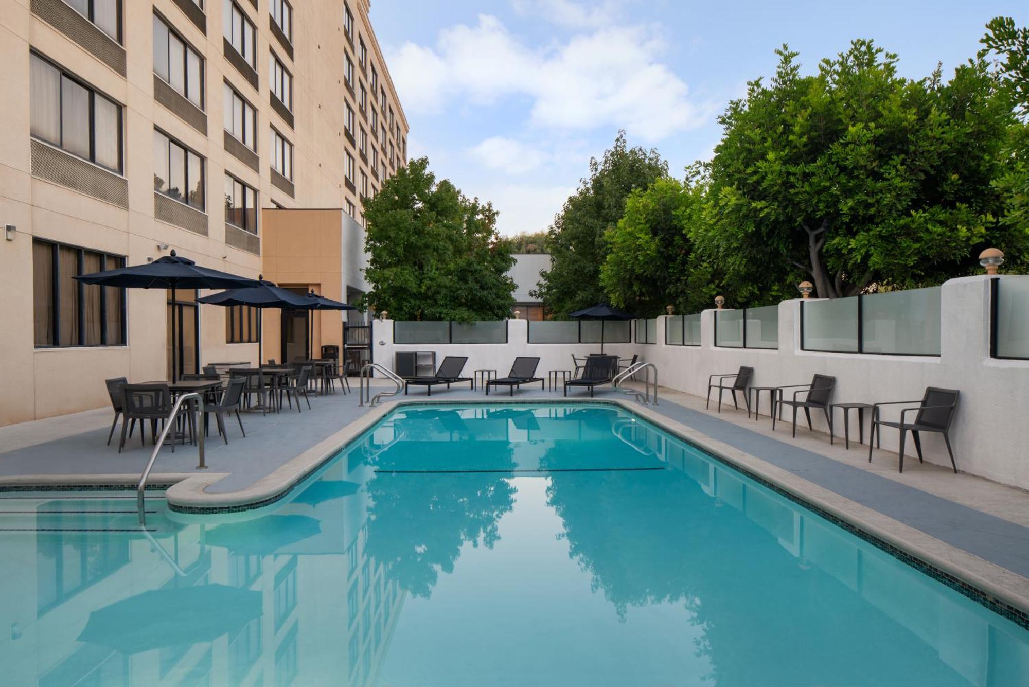 Courtyard By Marriott Cypress Anaheim / Orange County Hotel Exterior photo